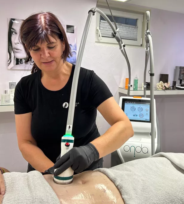 Michaela Friedek- Schönheitsinstitut in MV - Bodyforming mit Onda Coolwaves™