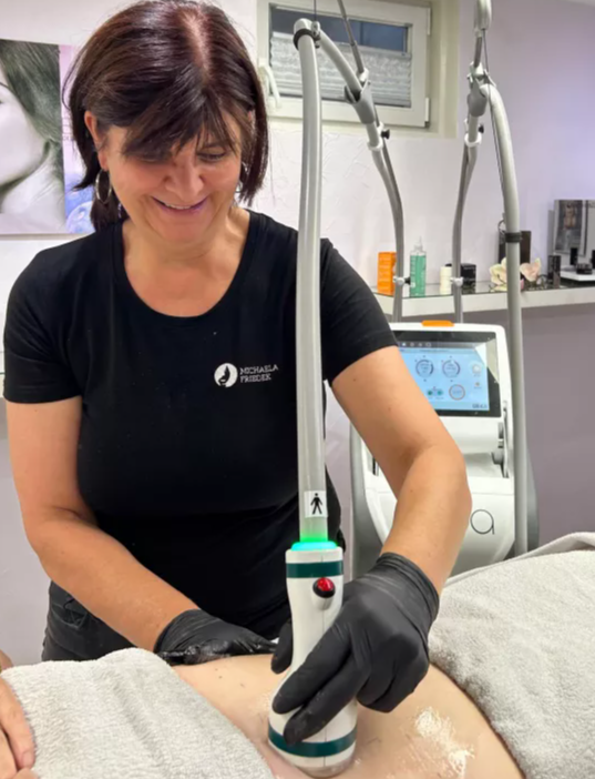 Michaela Friedek - Bodyforming mit Onda Coolwaves™